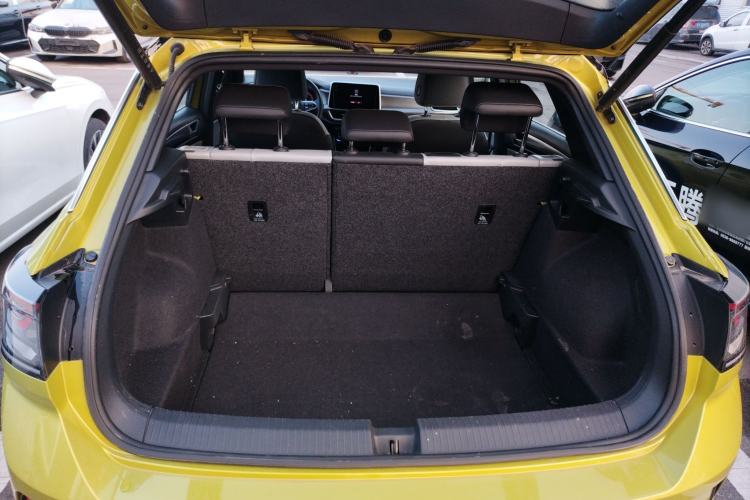 Used Volkswagen T-ROC 2023 300TSI DSG Two-Wheel Drive Starlight Edition