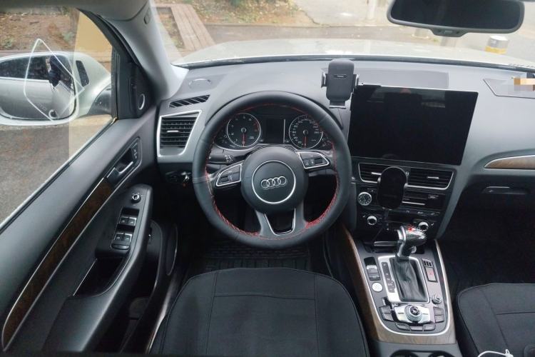 Used Audi Q5 2015 40 TFSI Comfort Model
