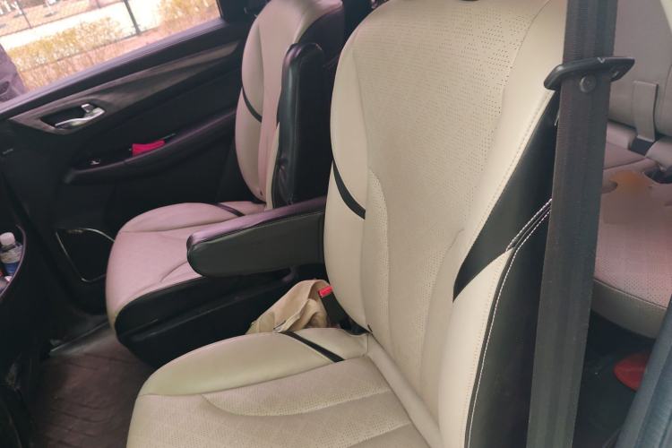 Used Baojun 730 2017 1.5T DCT Flagship Model 7 Seats China V Emission Standard Left Rear Seat