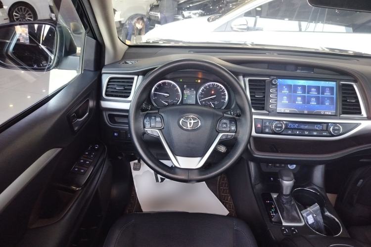 Used Toyota Highlander 2018 2.0T Four-Wheel Drive Luxury Version 7 Seats China VI Standard Steering Wheel