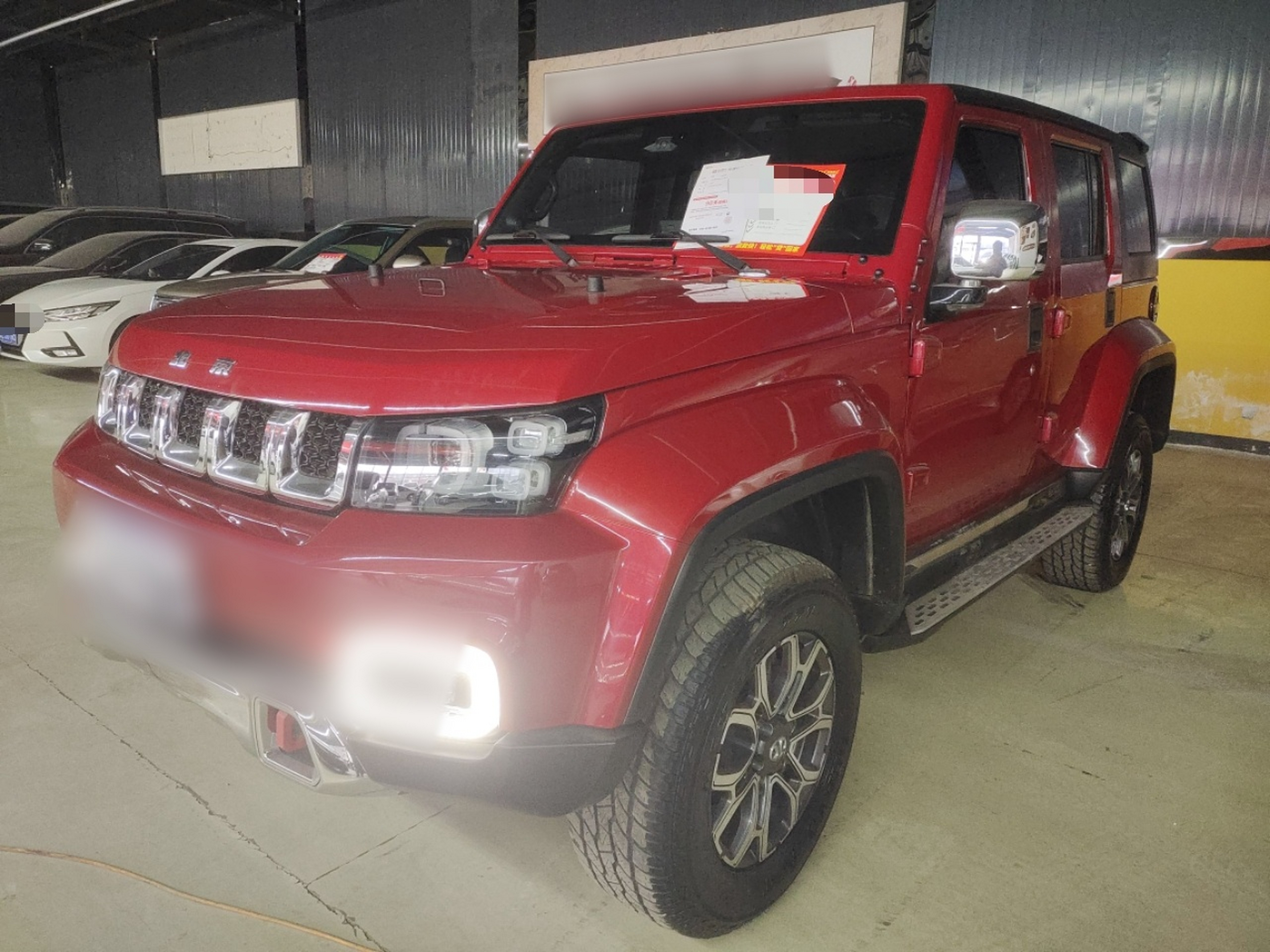 تحت مقدمة السيارة