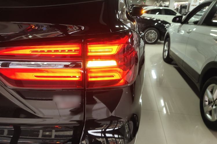 Used Roewe RX8 2019 30T Smart Connectivity Two-Wheel Drive Supreme Flagship Edition
