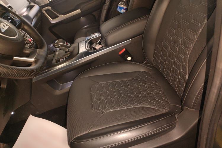 Used 212 T01 2024 2.0T Explorer
