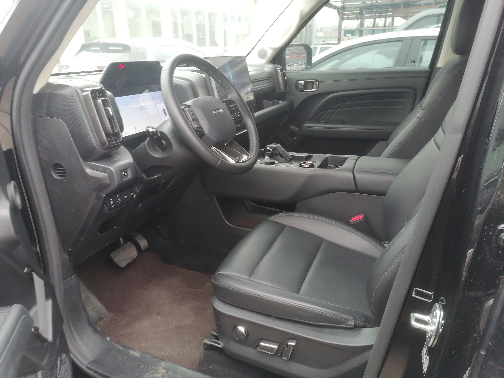 المقاعد الأمامية داخل السيارة