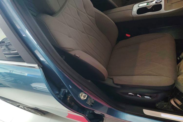 Used Chery Tiggo 8 PLUS C-DM 2025 1.5T 116 km Prestige Version 5 Seats
