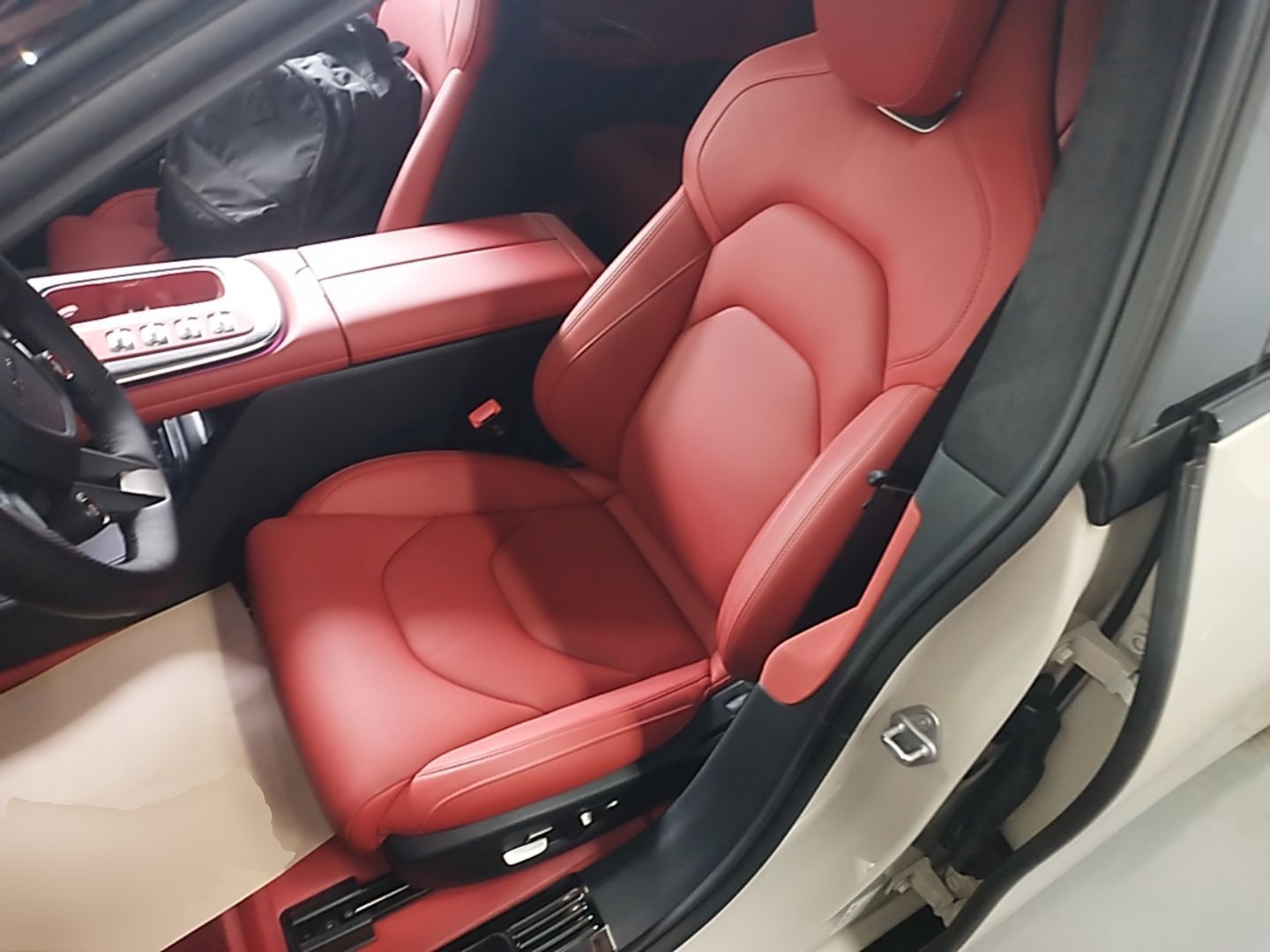 Xiaomi Auto SU7 2024 Four-Wheel Drive Ultra-Long Range Advanced Intelligent Driving Max Edition — снимка 17