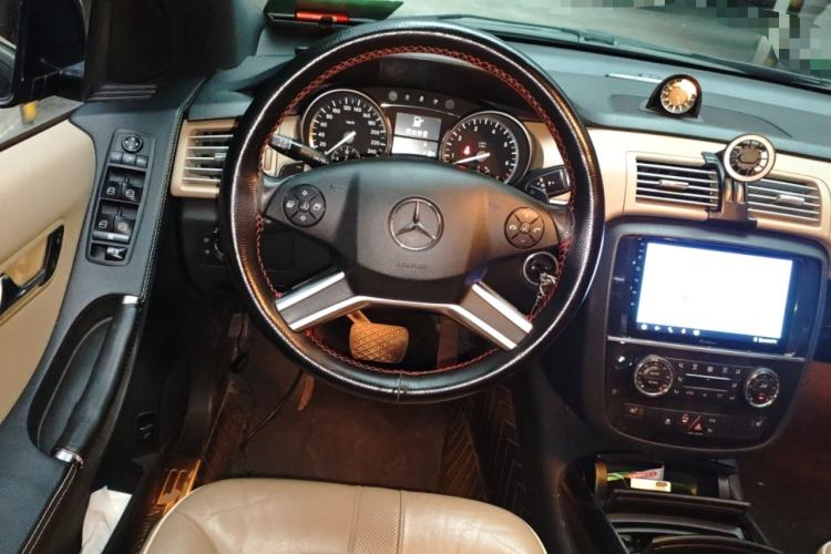 Used Mercedes-Benz R-Class 2014 R 400 4MATIC Business Model Steering Wheel