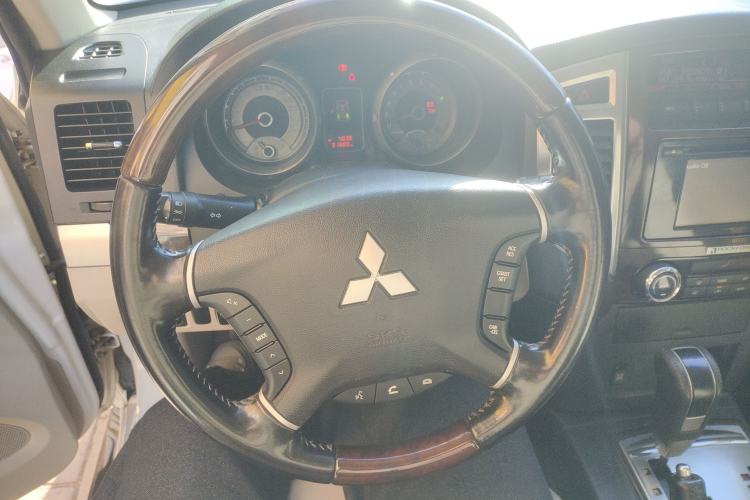 Used Mitsubishi Pajero 2018 V97 3.8L 5-Door GLS Sunroof Dual Differential – Middle East