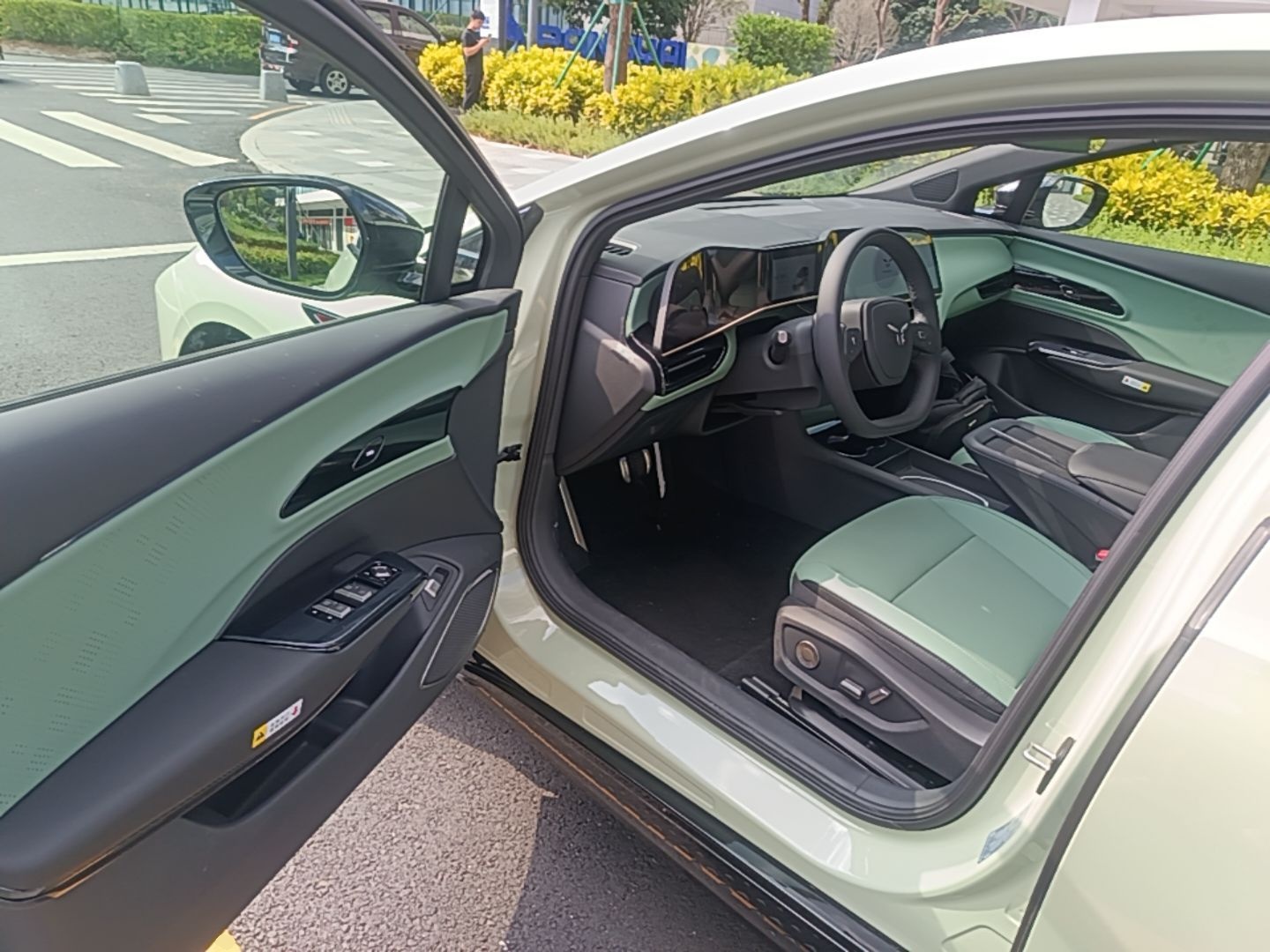 Hongqi EH7 2025 690 Smart Selection Edition — снимка 18