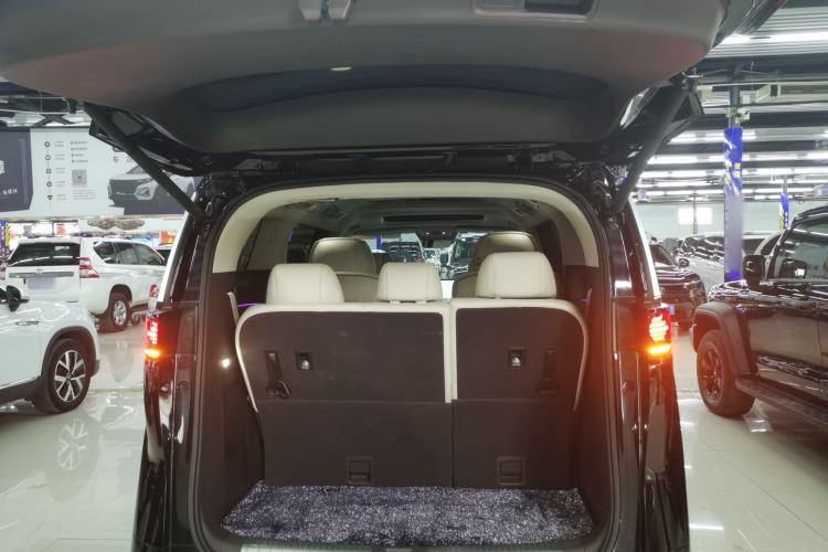 Used Denza D9 2024 DM-i 1050 Luxury Model
