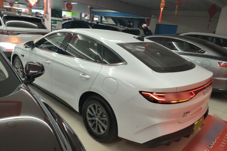 Used BYD Qin L 2025 DM-i Smart Drive 80KM Leading Model

