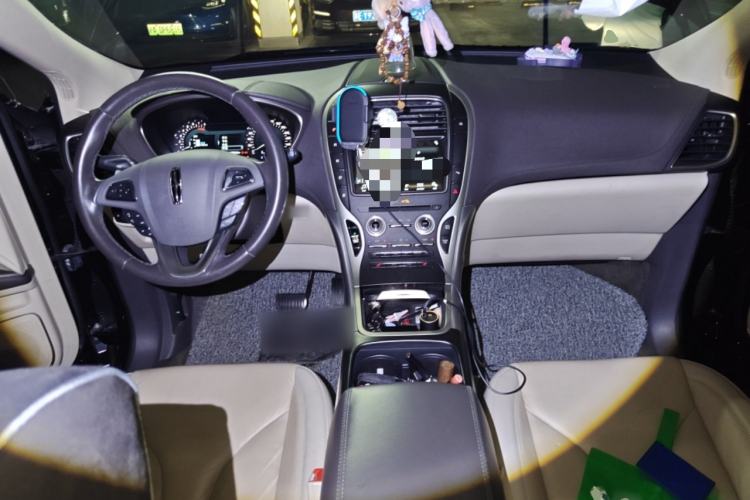 Used Lincoln MKX 2017 2.0T Two-Wheel Drive Deluxe Edition Center Console