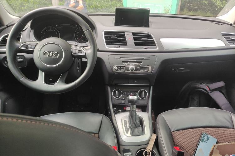 Used Audi Q3 2018 30th Anniversary Edition 30 TFSI Fashion Model Center Console