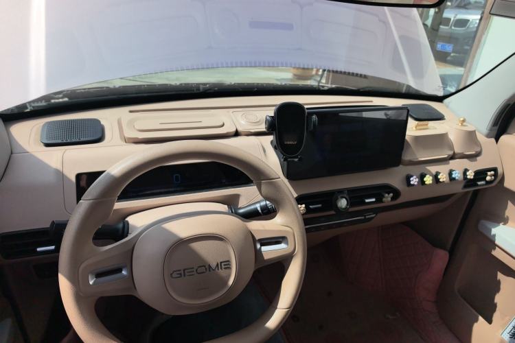 Used Geely Galaxy Panda 2023 Panda Mini 200km Endurance Bear Center Console