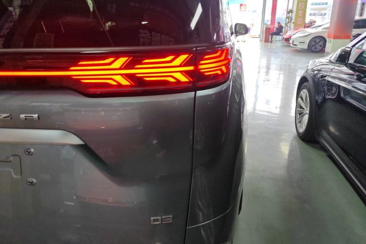 Used Denza D9 2022 DM-i 1040 Prestige Model