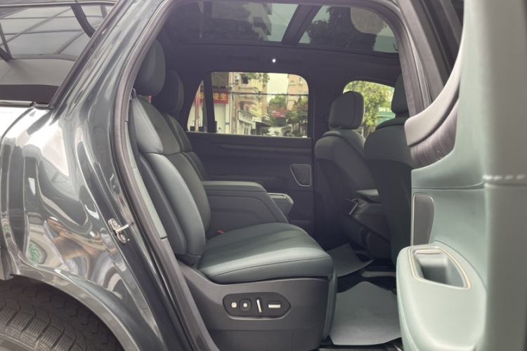 Used Nio ES8 2023 100kWh Signature Edition
