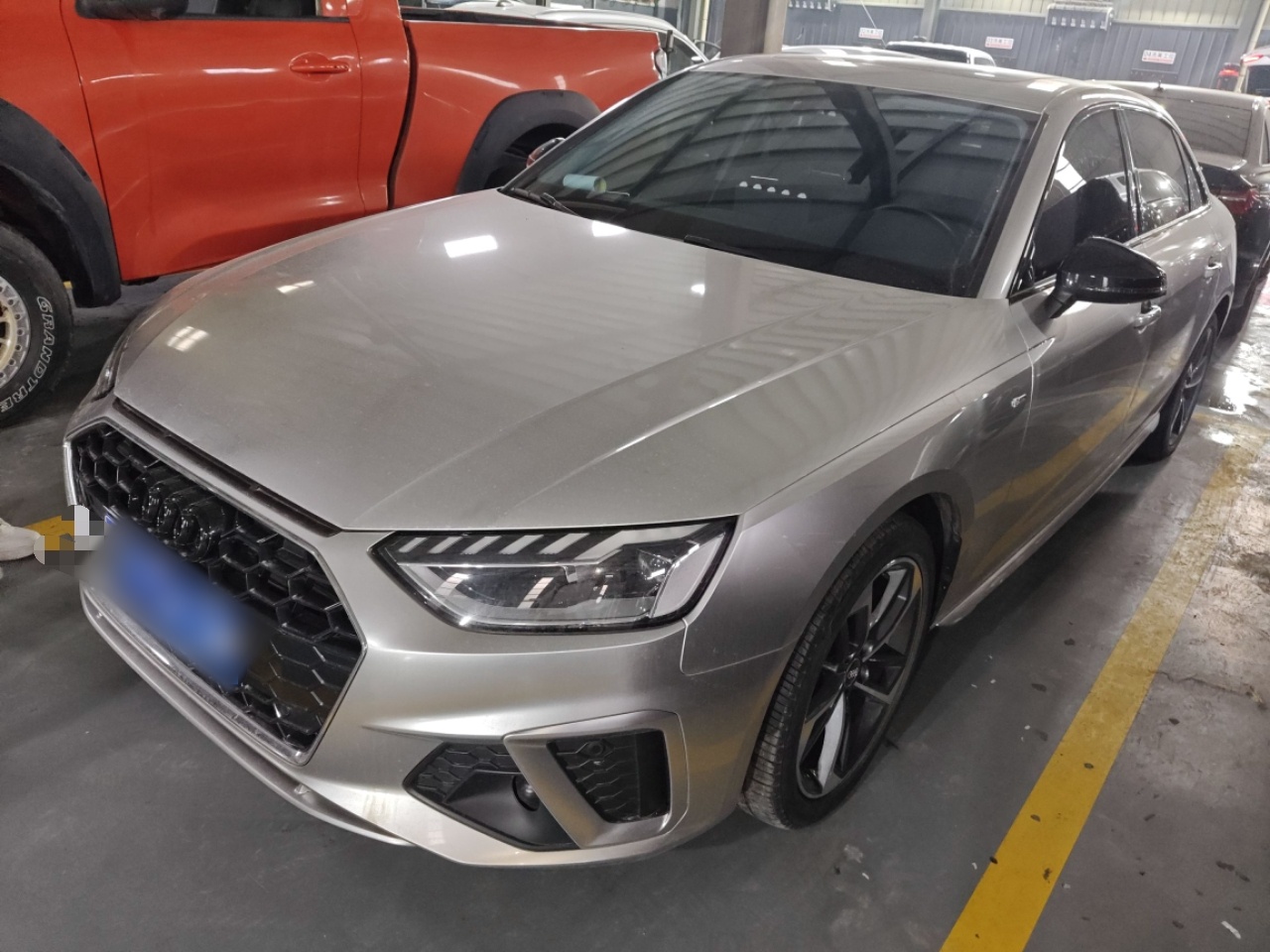 تحت مقدمة السيارة