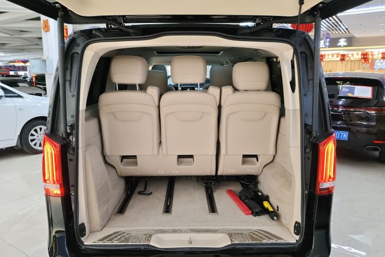 Used Mercedes-Benz V-Class 2017 V 260 Avantgarde Edition Trunk