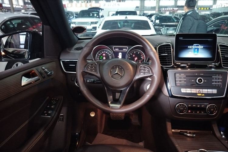 Used Mercedes-Benz GLE 2018 GLE 320 4MATIC Dynamic Edition Collector's Edition Steering Wheel