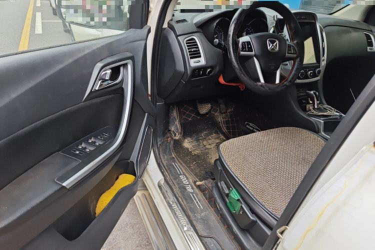 Used JMC Yusheng S350 2013 2.4T Automatic 4x4 Diesel Ultra-Luxury 5-Seater Driver Seat