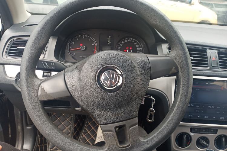 Used Volkswagen Lavida 2015 1.6L Automatic Fashion Edition Steering Wheel