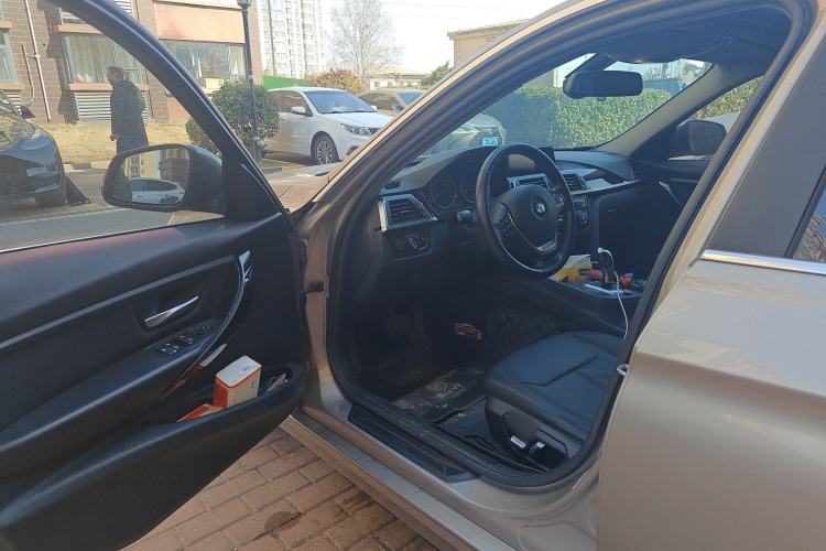 Used BMW 3 Series 2016 320Li Ambition Model
