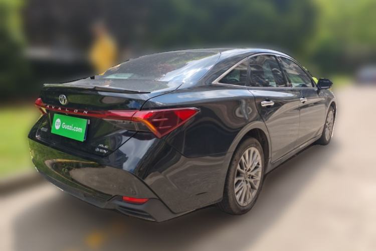 Used Toyota Avalon 2024 Dual-Engine 2.5L XLE Premium Edition Rear Right 45 Deg