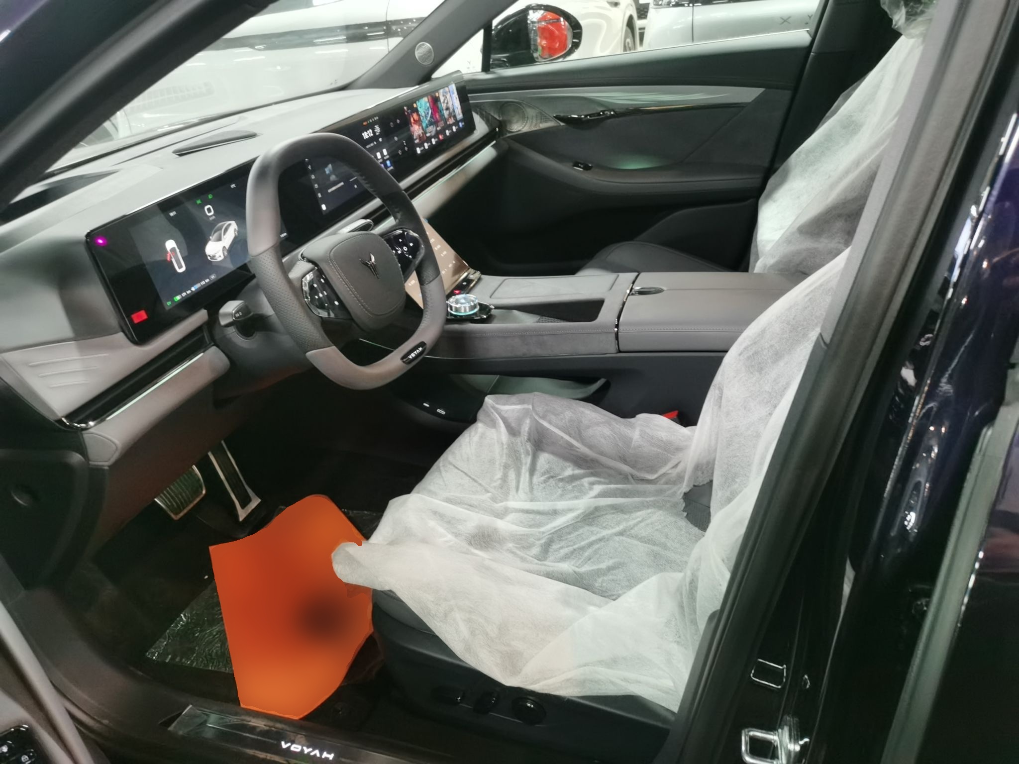 المقاعد الأمامية داخل السيارة