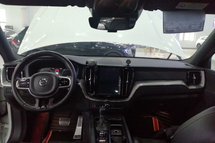 Used Volvo XC60 2019 T5 4x4 Zhiyuan Edition China VI Standard
