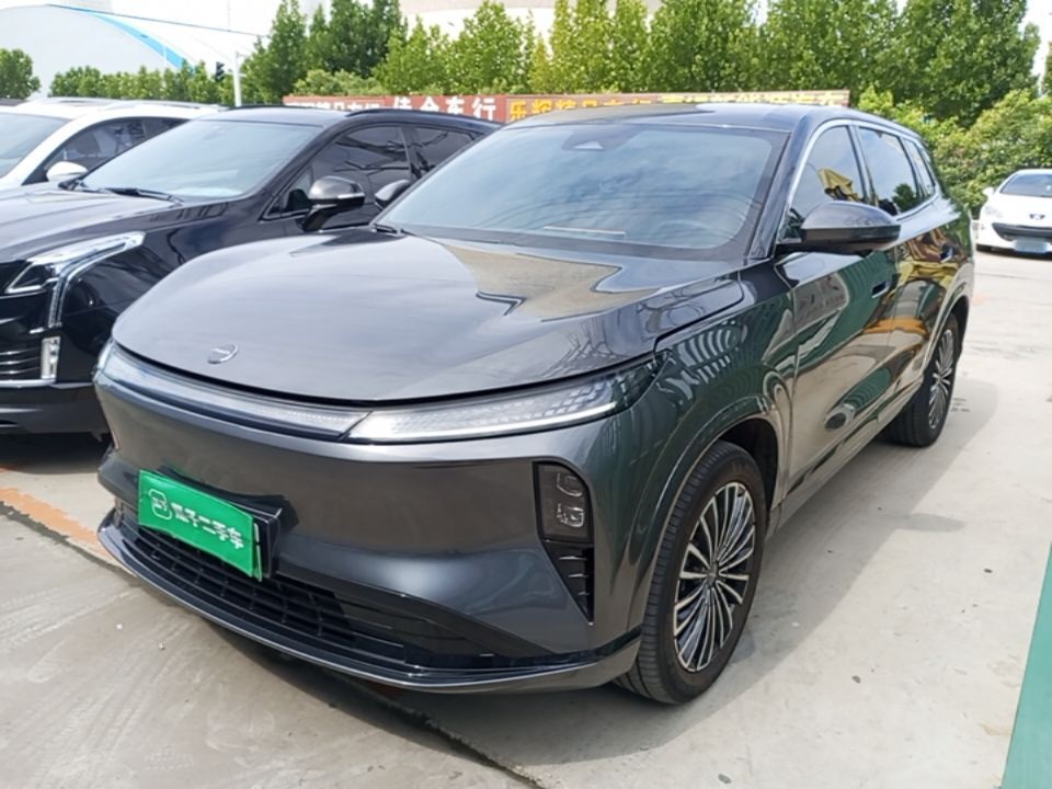 Unter der Vorderseite des Autos