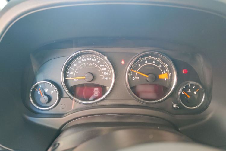 Used Jeep Compass 2015 2.0L Two-Wheel Drive Luxury Edition