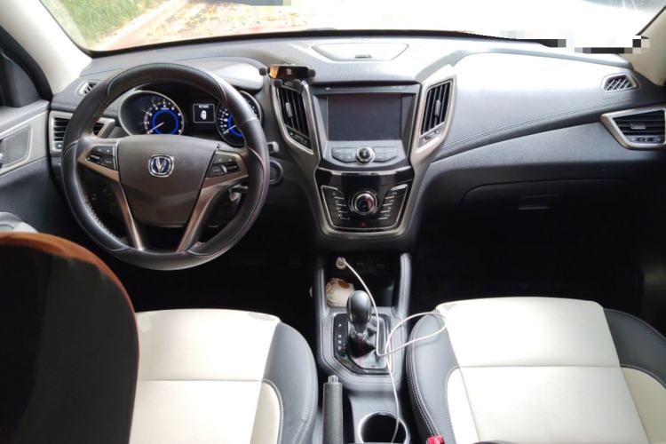 Used CHANGAN CS35 2017 1.6L Automatic Luxury Model Center Console