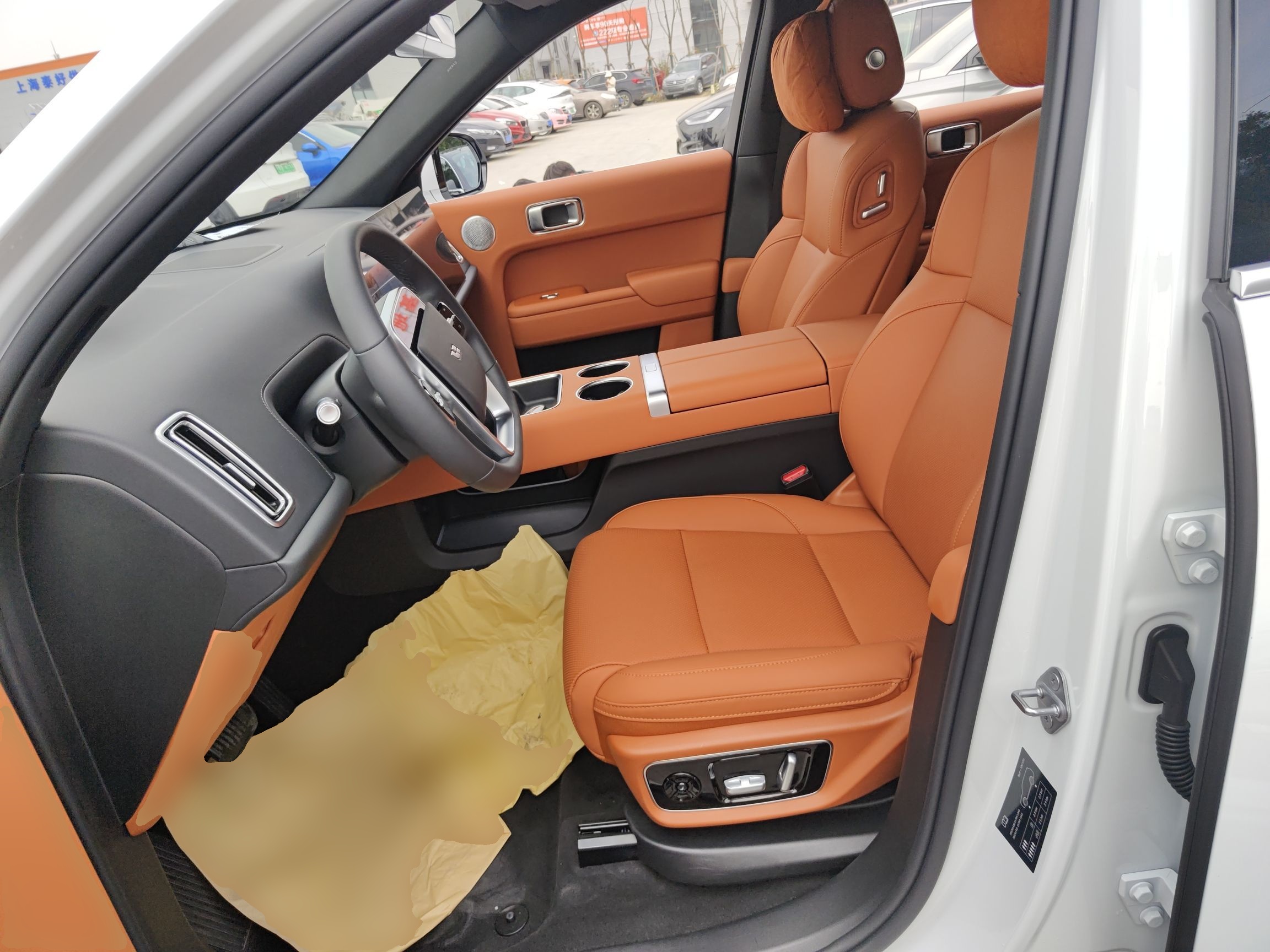 المقاعد الأمامية داخل السيارة