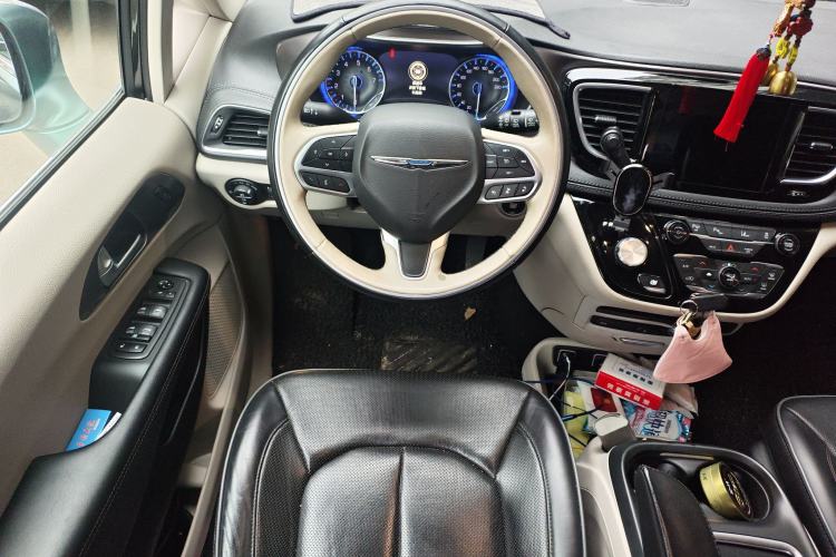 Used Chrysler Grand Voyager 2017 3.6L Premium Edition
