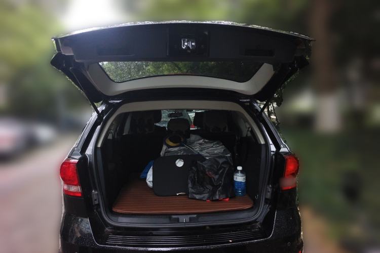 Used Dodge Journey 2013 2.4L Two-Wheel Drive Luxury Version Trunk