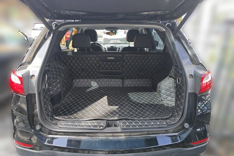 Used Chevrolet Equinox 2019 535T Automatic YuJie Edition China VI Trunk