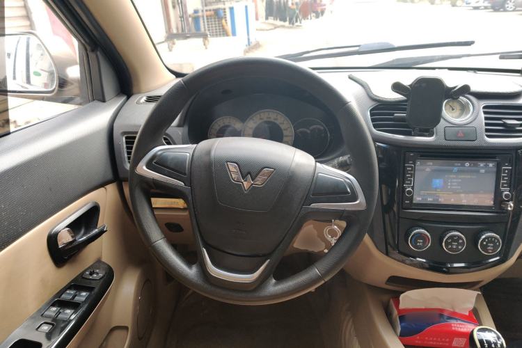 Used Wuling Hongguang 2014 1.2L S Comfort Model China IV