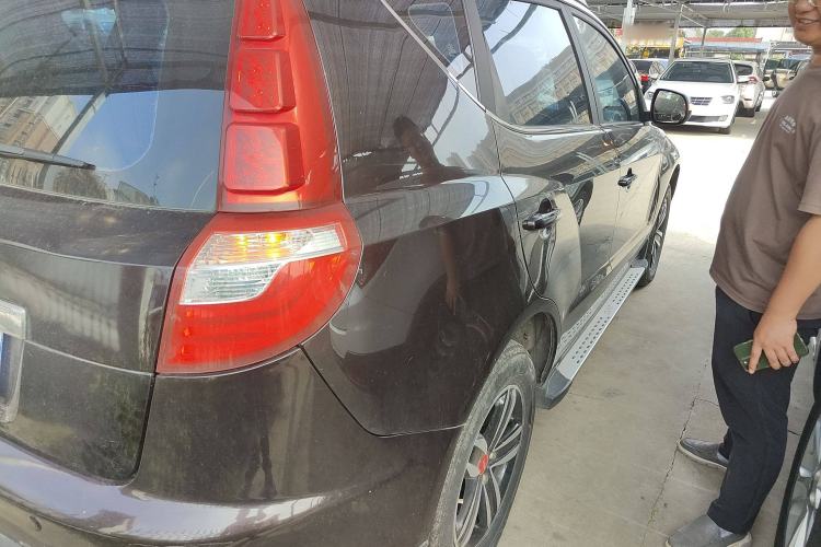 Used Geely Auto GX7 2015 Sports Edition 2.0L Automatic Luxury Upgrade Version China V Standard
