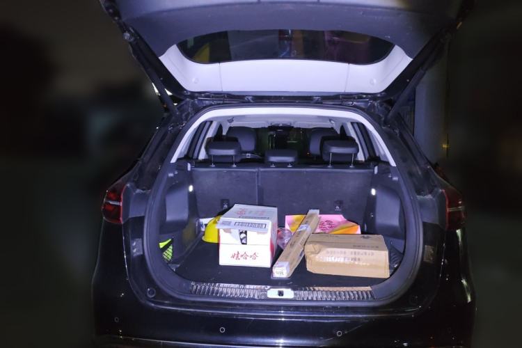 Used Hongqi HS5 2022 2.0T Smart Connect Flagship Edition Trunk