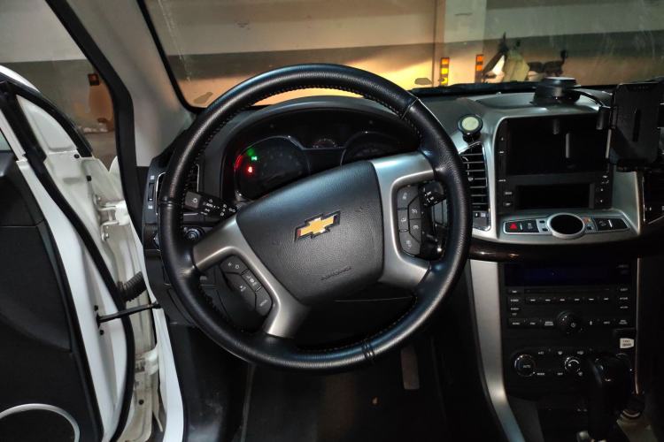 Used Chevrolet Captiva 2015 2.4L 4x4 Flagship Edition 7-Seater
