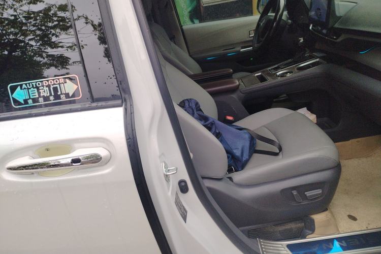 Used Toyota SIENNA 2024 2.5L Hybrid Four-Wheel Drive Luxury Edition Right Front Seat