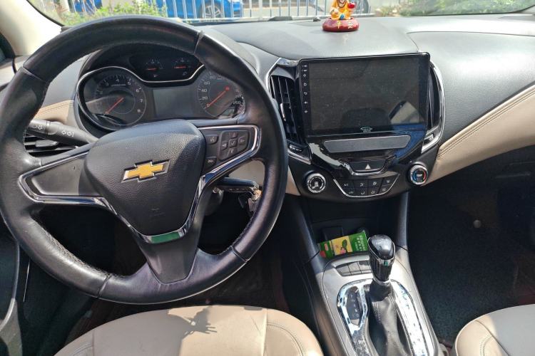 Used Chevrolet Cruze 2015 1.4T DCG Luxury Edition Interior 2