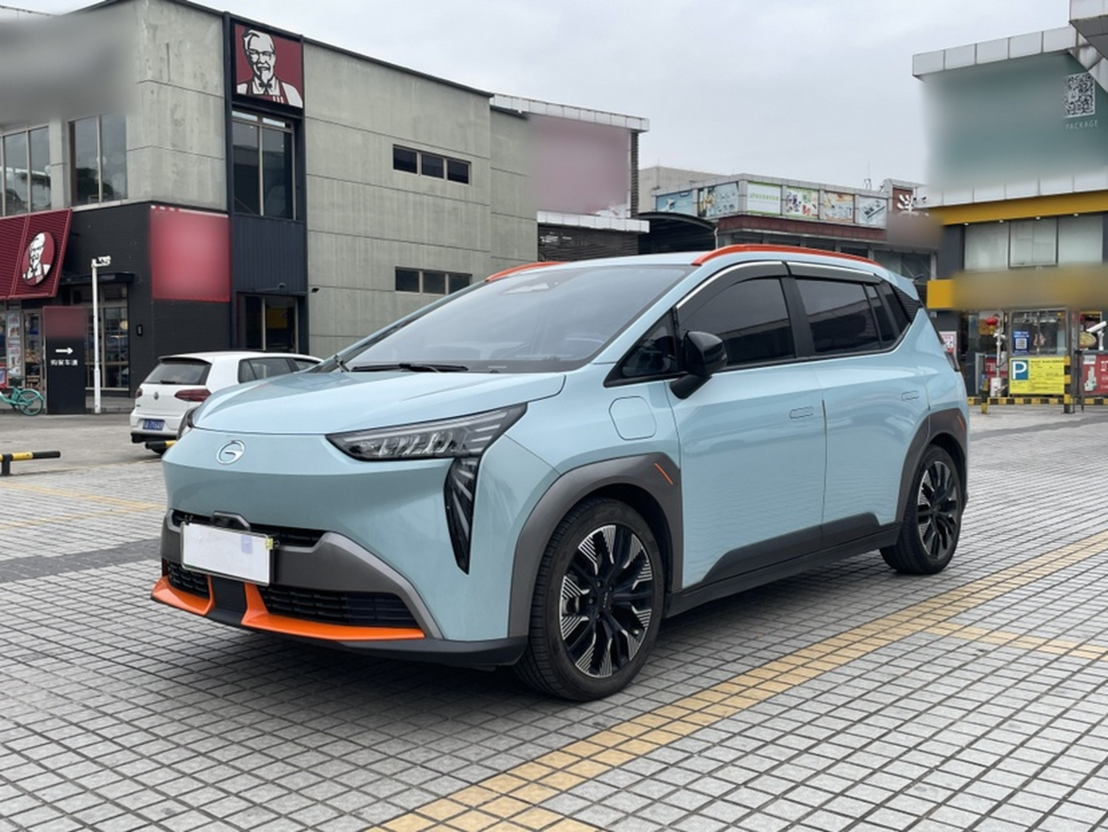 Под передней частью автомобиля