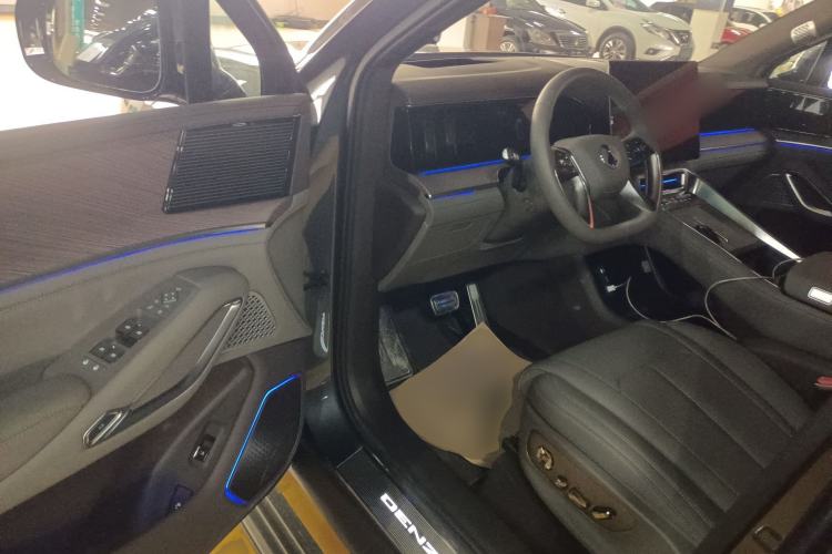 Used Denza N9 2025 Flagship Model
