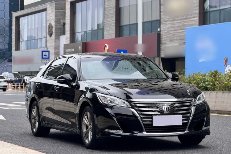 Used Toyota Crown 2015 2.5L Smart Edition Front Right 45 Deg