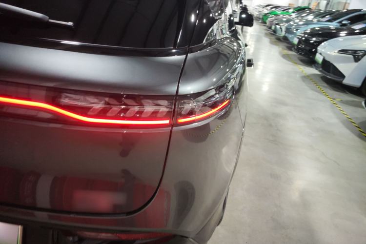 Used VOYAH FREE 2025 318 259 km All-Wheel-Drive Exploration Edition
