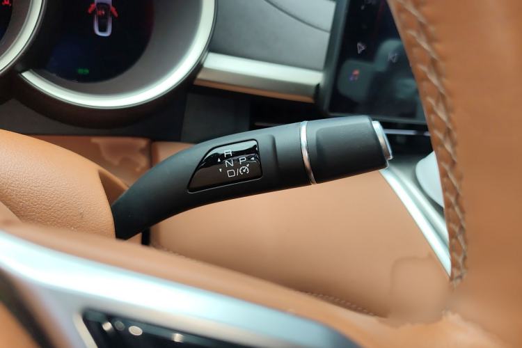 Used ORA Lightning Cat 2022 555 km Luxury Edition Gear Lever