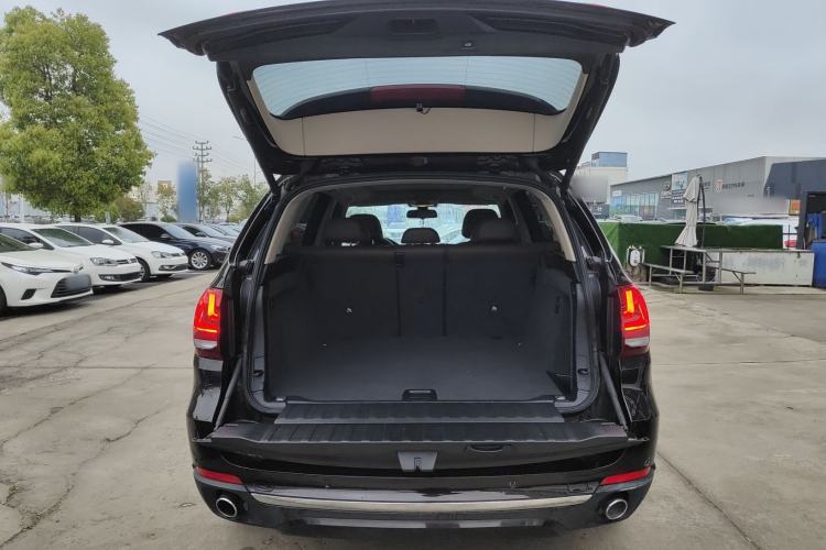 Used BMW X5 2017 xDrive28i Trunk