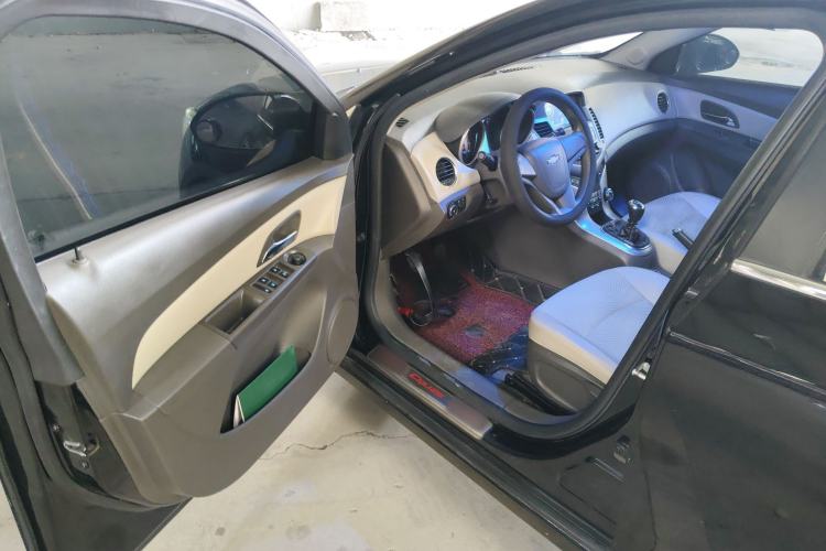 Used Chevrolet Cruze 2015 1.5L Classic SL MT Driver Seat