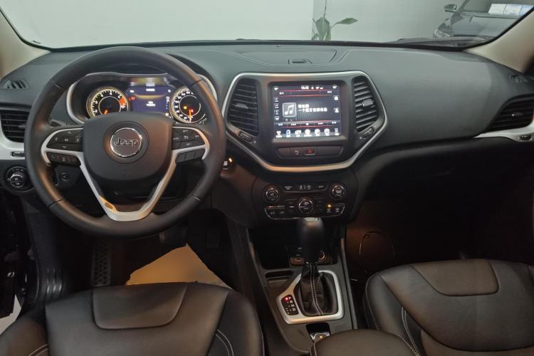 Used Jeep Cherokee 2020 2.0L Two-Wheel Drive Classic Sports Edition